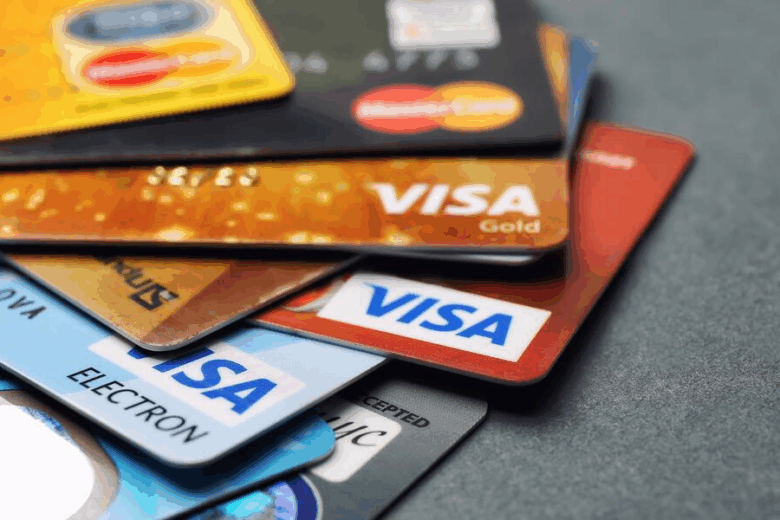 Українці стали активніше користуватись банківськими картками – НБУ